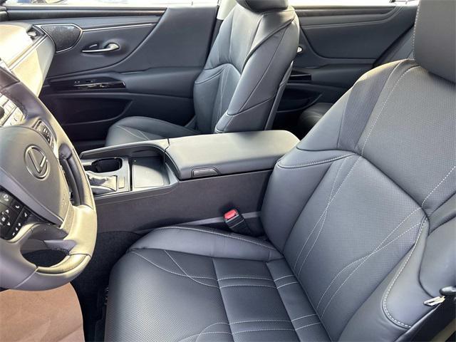 new 2025 Lexus ES 350 car, priced at $53,239