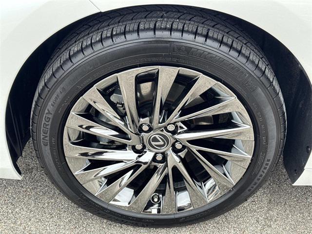 used 2025 Lexus ES 300h car, priced at $49,995