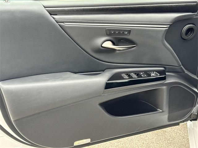 used 2025 Lexus ES 300h car, priced at $49,995