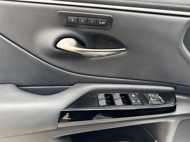 used 2025 Lexus ES 300h car, priced at $49,995