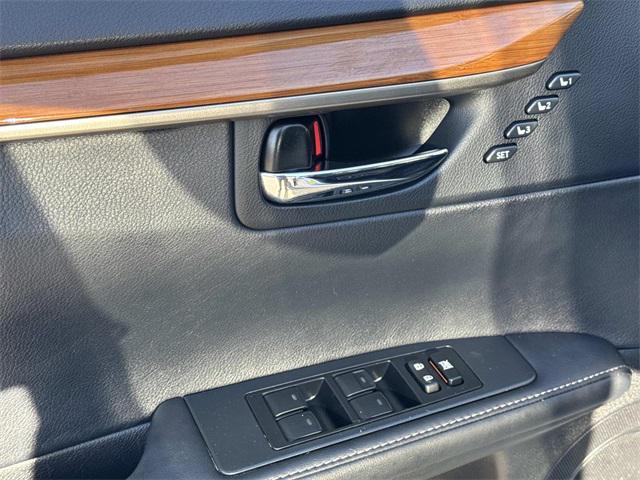 used 2013 Lexus ES 300h car, priced at $19,995