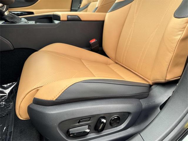 new 2025 Lexus ES 350 car, priced at $55,049