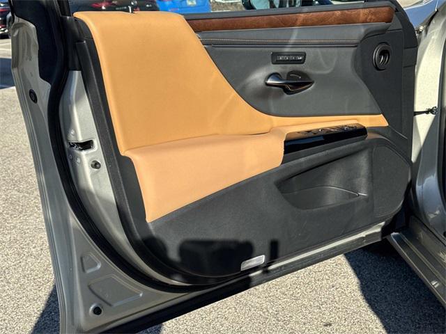 used 2025 Lexus ES 300h car, priced at $44,795