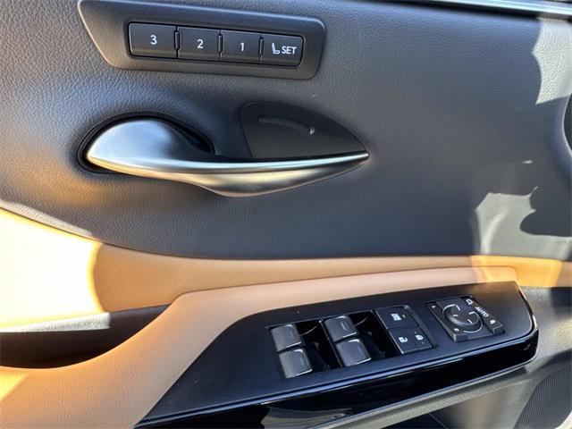 used 2025 Lexus ES 300h car, priced at $44,795