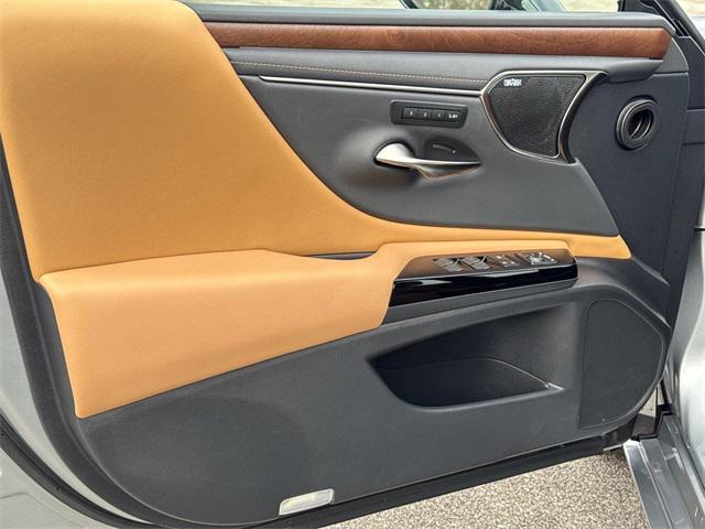 used 2025 Lexus ES 300h car, priced at $55,814