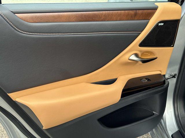 used 2025 Lexus ES 300h car, priced at $48,995