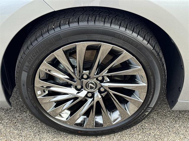 used 2025 Lexus ES 300h car, priced at $55,814