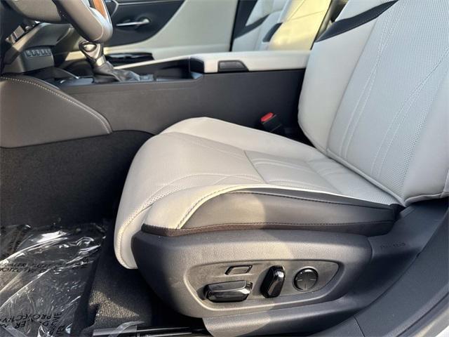 new 2025 Lexus ES 350 car, priced at $53,763