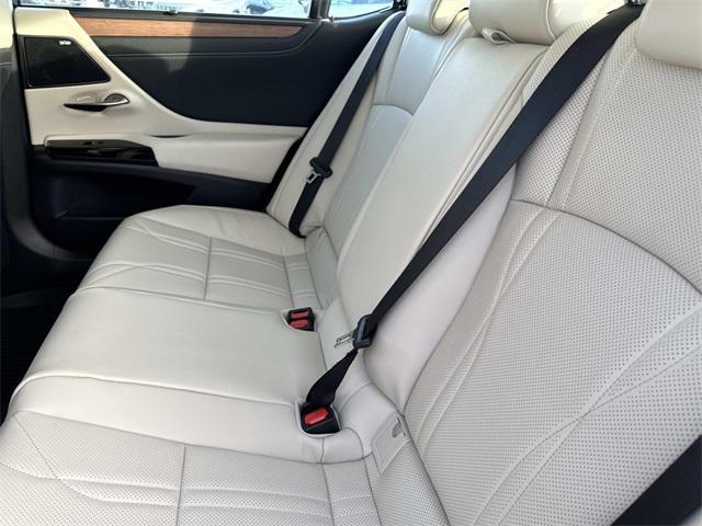 new 2025 Lexus ES 350 car, priced at $53,763