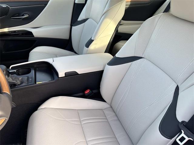 new 2025 Lexus ES 350 car, priced at $53,763