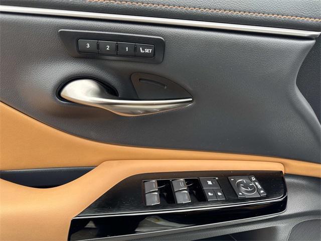 used 2024 Lexus ES 350 car, priced at $43,995