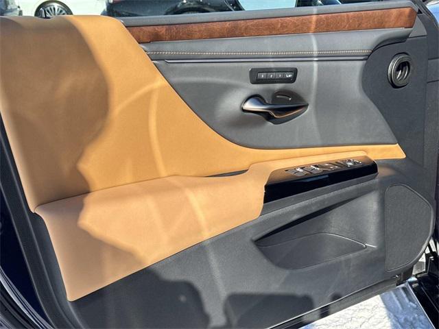 used 2025 Lexus ES 300h car, priced at $46,895
