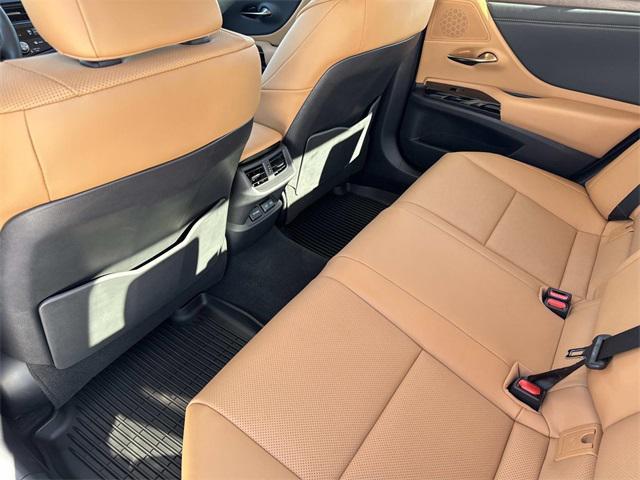used 2025 Lexus ES 300h car, priced at $46,895