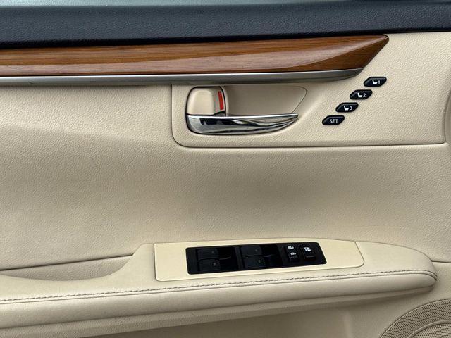 used 2014 Lexus ES 300h car, priced at $19,495