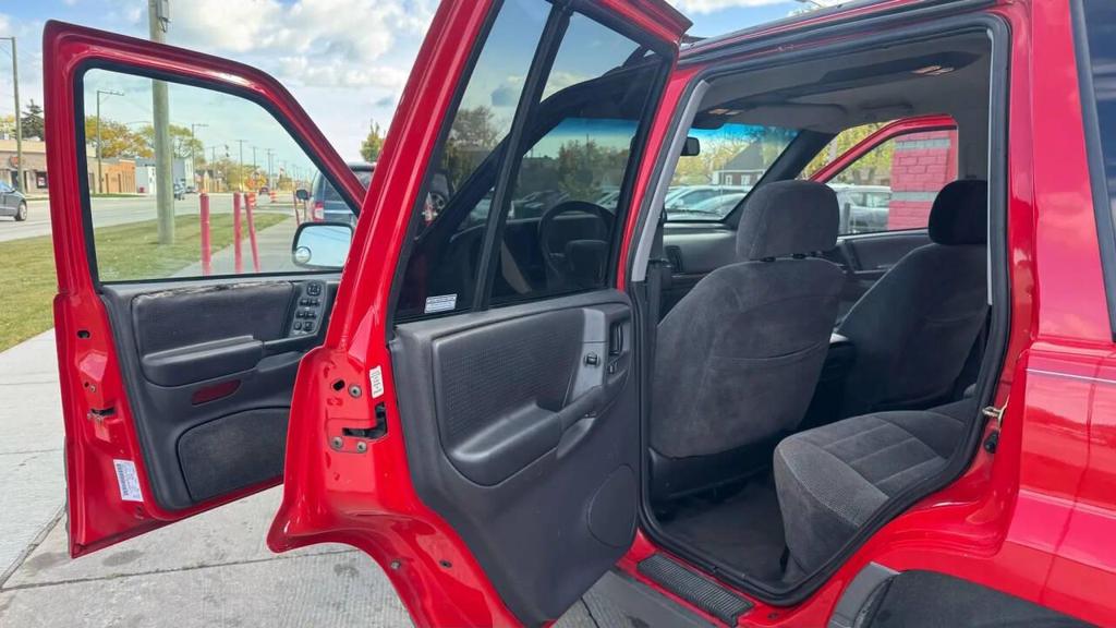 used 1996 Jeep Grand Cherokee car, priced at $3,995