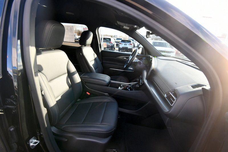 used 2025 Chevrolet Traverse car, priced at $36,348