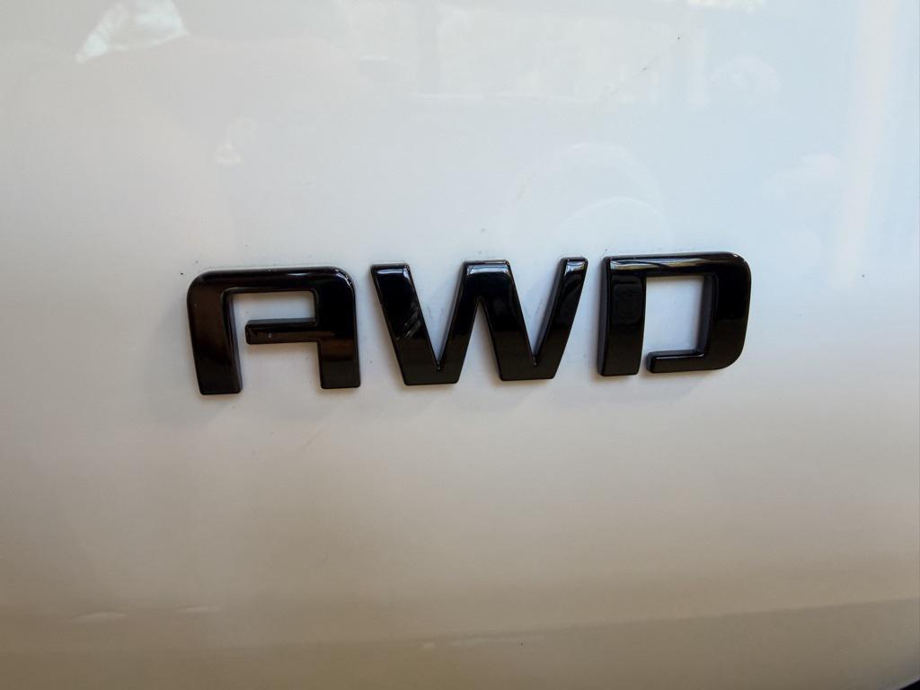 used 2024 Chevrolet Traverse car, priced at $43,991