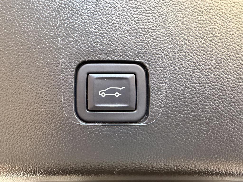 used 2024 Chevrolet Traverse car, priced at $43,991