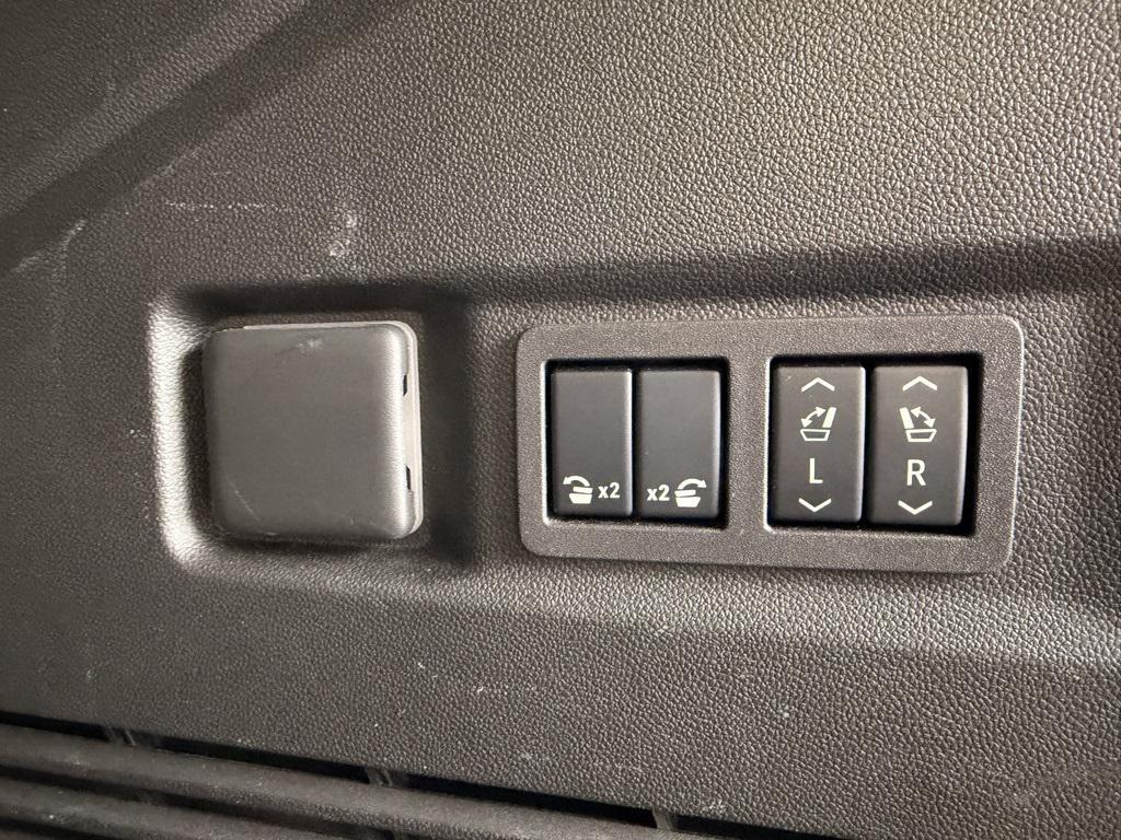 used 2024 GMC Yukon car, priced at $65,997