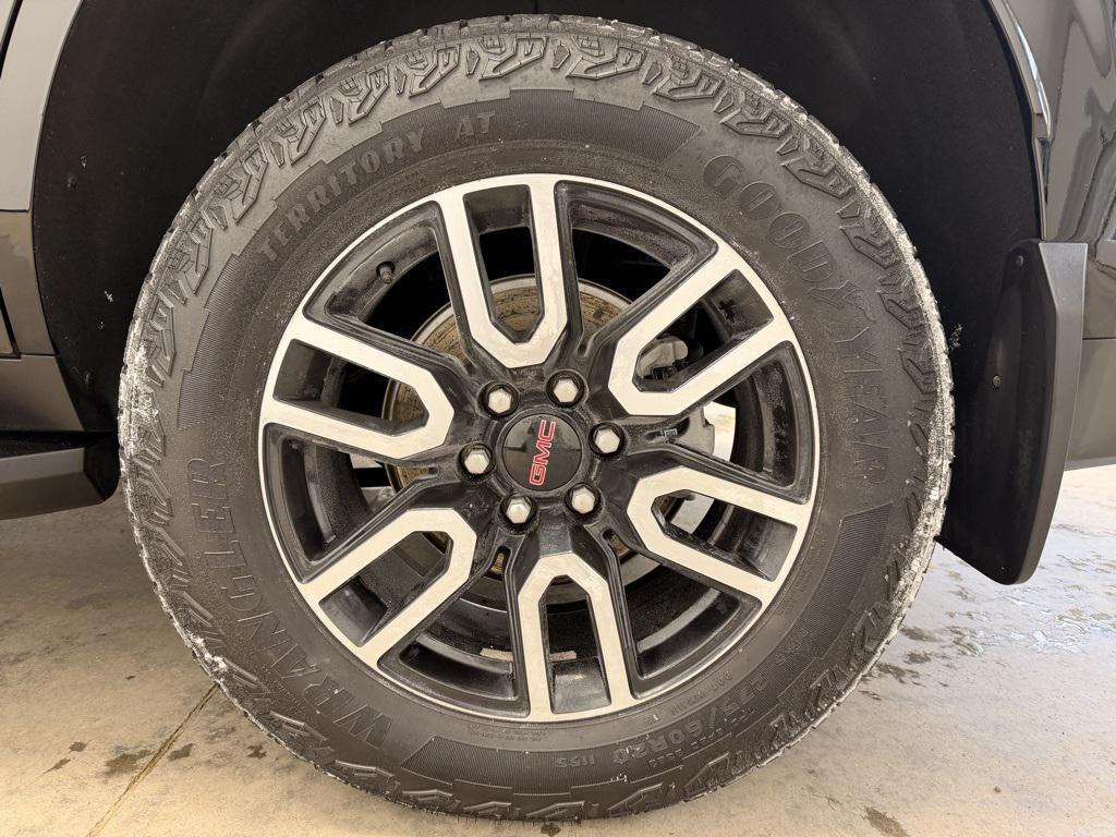 used 2024 GMC Yukon car, priced at $65,997