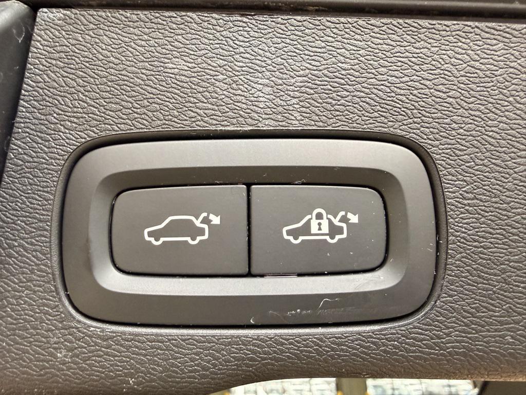 used 2024 Volvo XC60 Recharge Plug-In Hybrid car, priced at $47,998