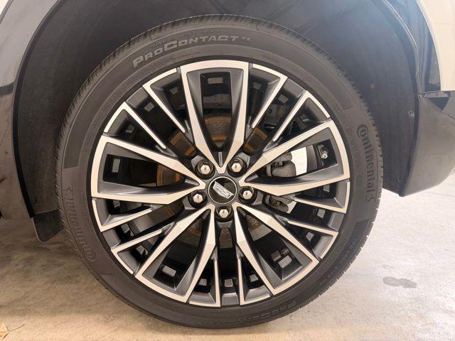used 2025 Cadillac XT4 car, priced at $39,998
