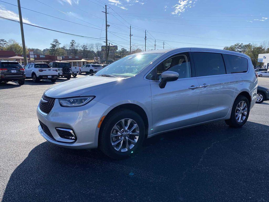used 2023 Chrysler Pacifica car, priced at $25,900