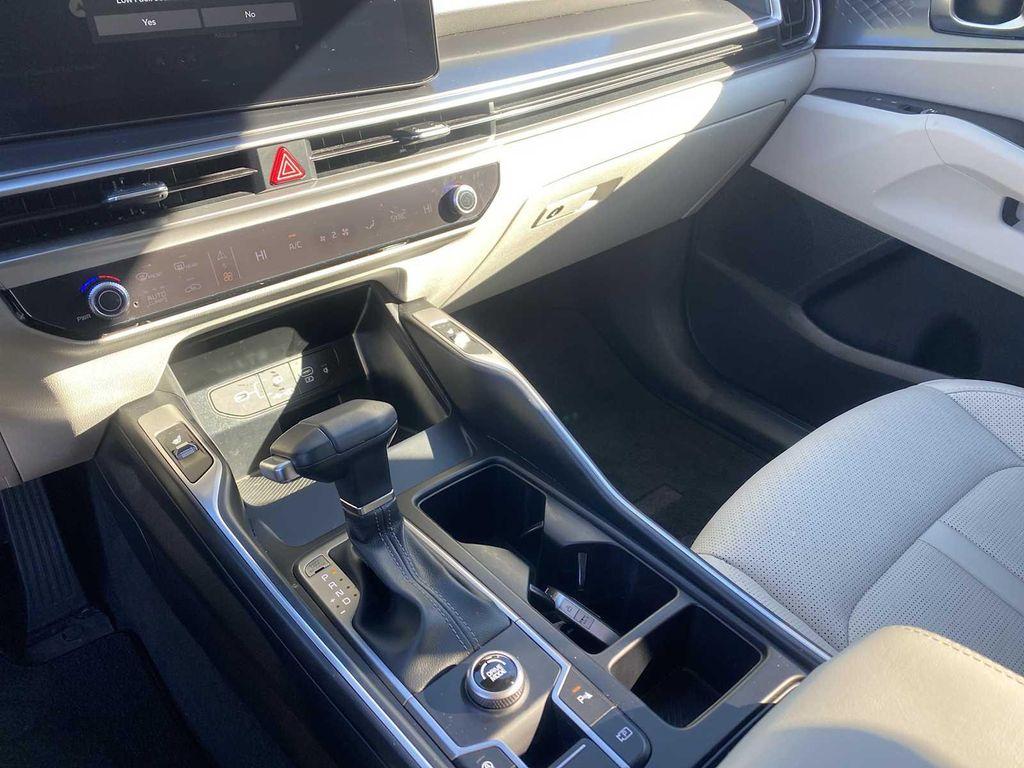 used 2024 Kia Sorento car, priced at $28,988