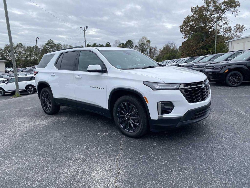 used 2022 Chevrolet Traverse car, priced at $30,800