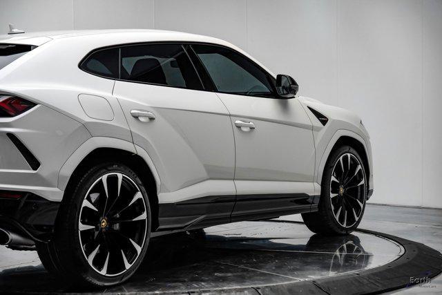 used 2022 Lamborghini Urus car, priced at $222,598