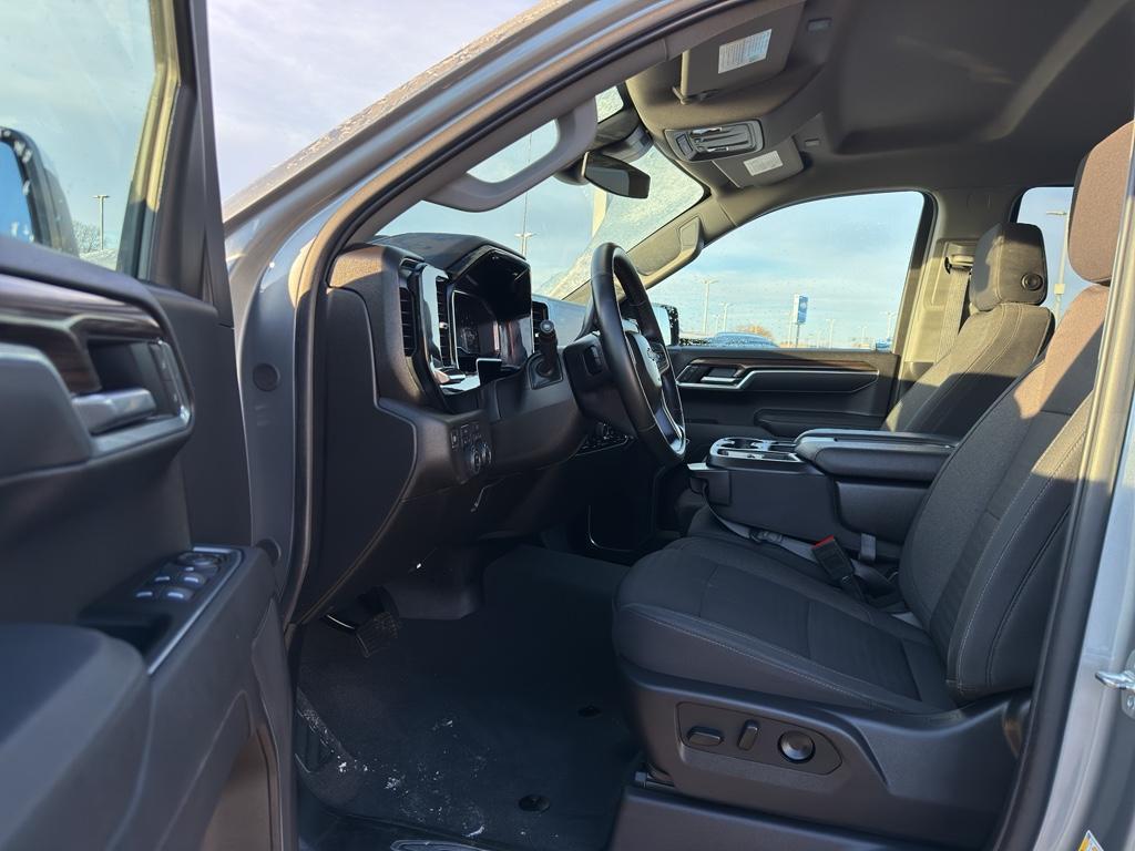 used 2025 Chevrolet Silverado 1500 car, priced at $40,695