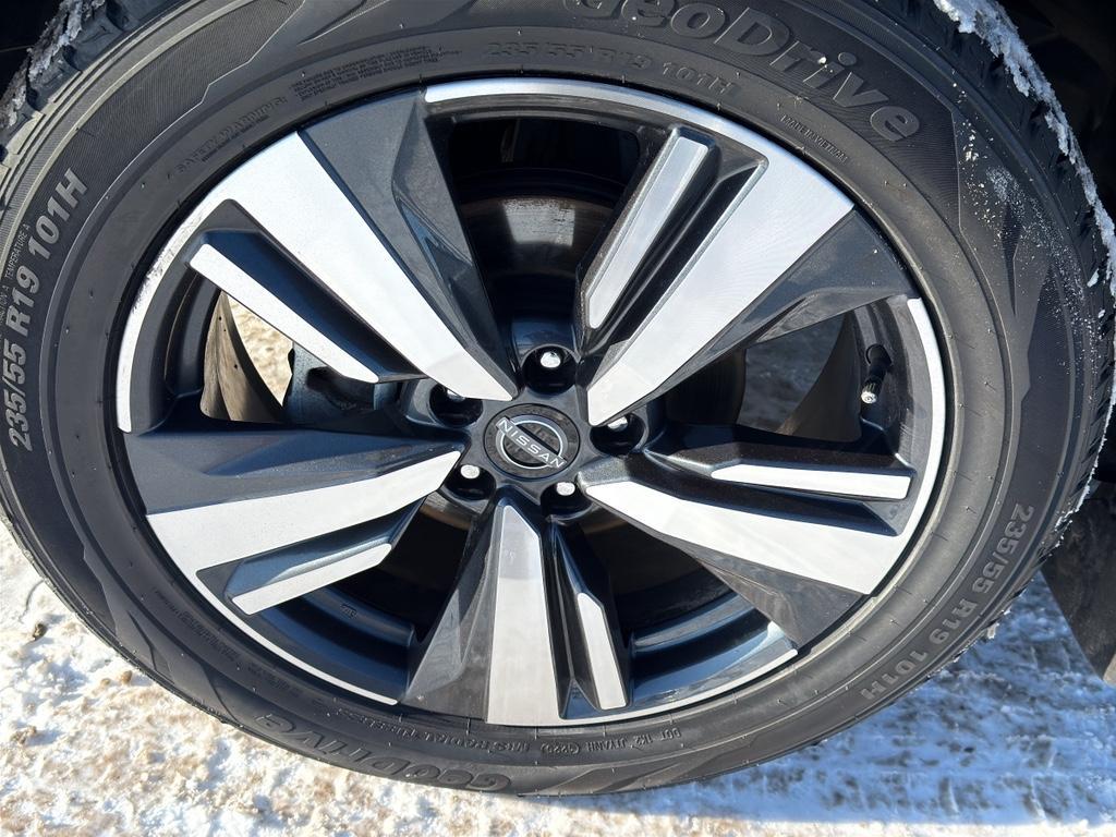 used 2022 Nissan Rogue car, priced at $24,290