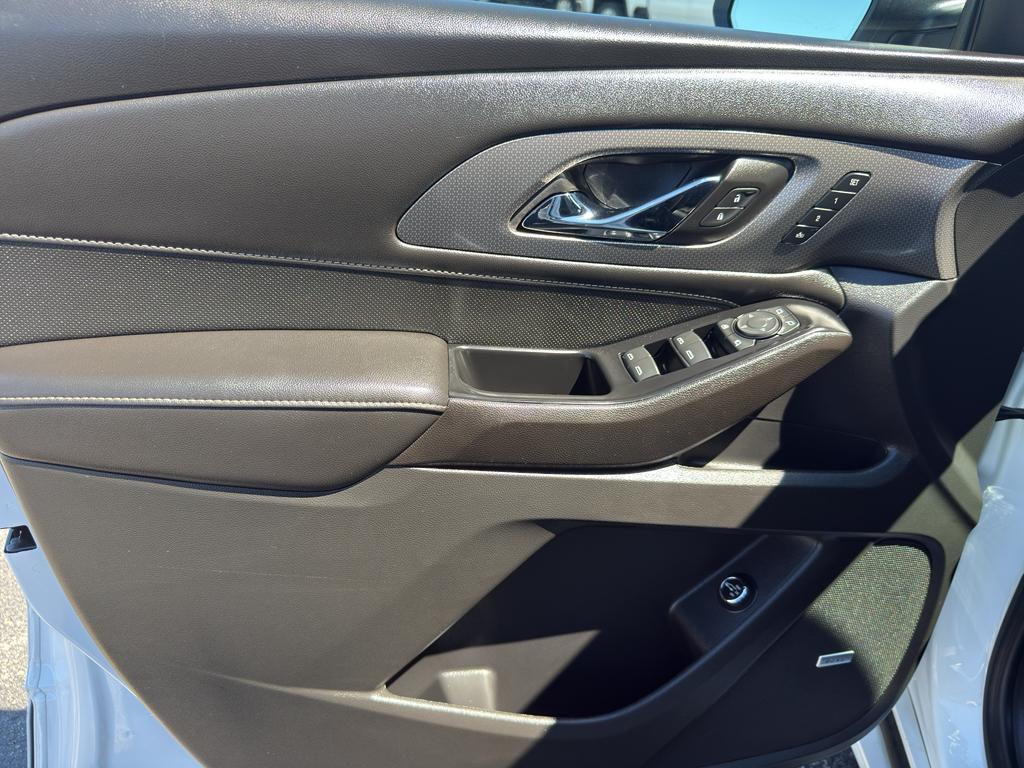 used 2023 Chevrolet Traverse car, priced at $39,289