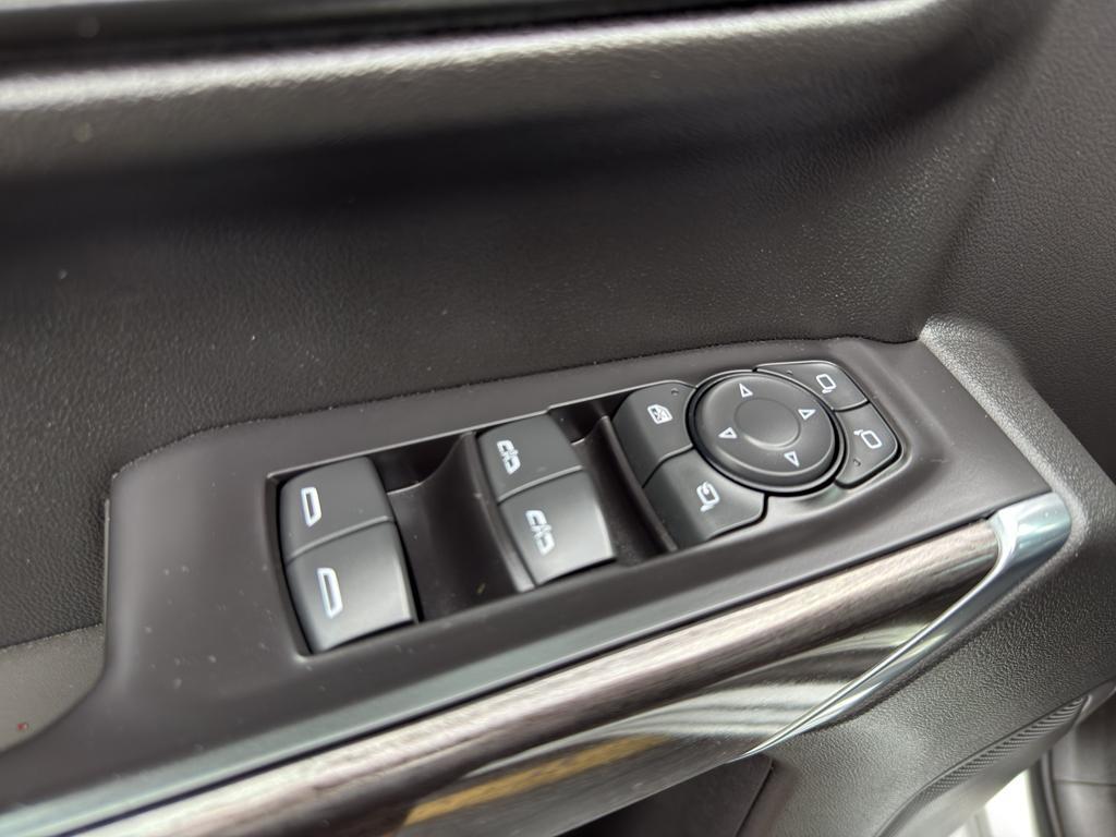 2021 Silver Ice Metallic Chevrolet Silverado 1500