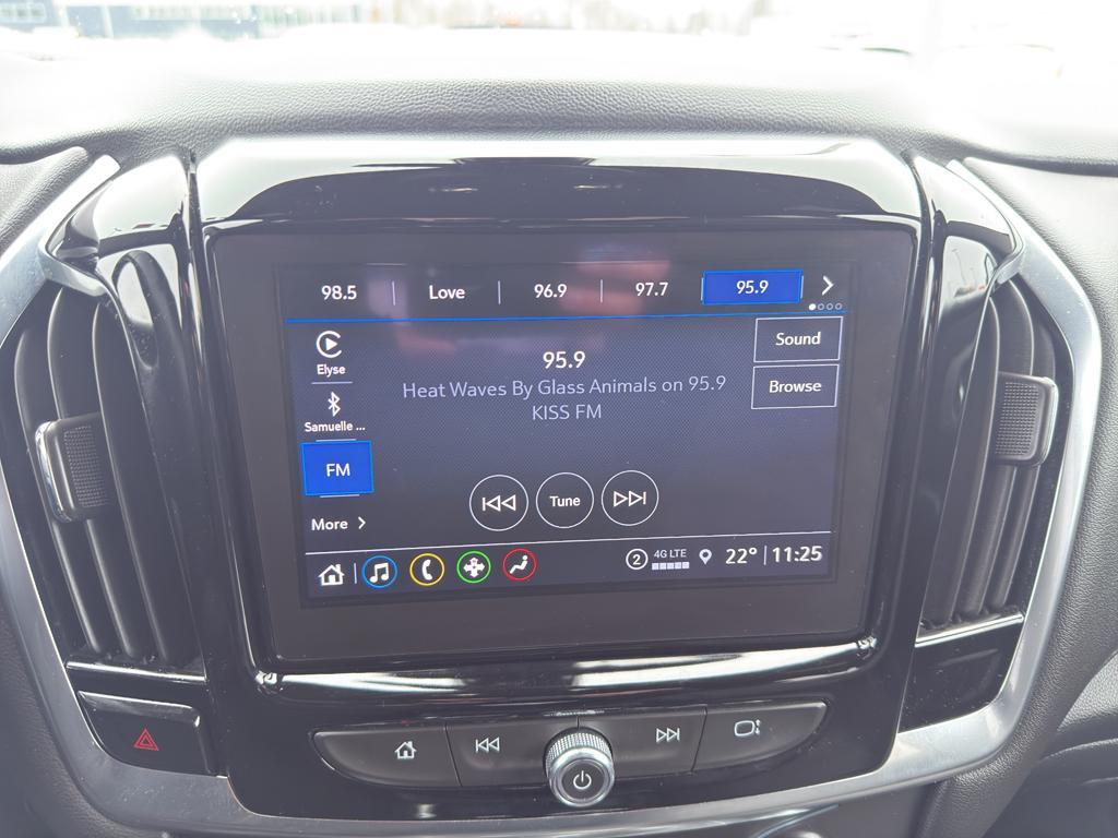 used 2022 Chevrolet Traverse car, priced at $32,695