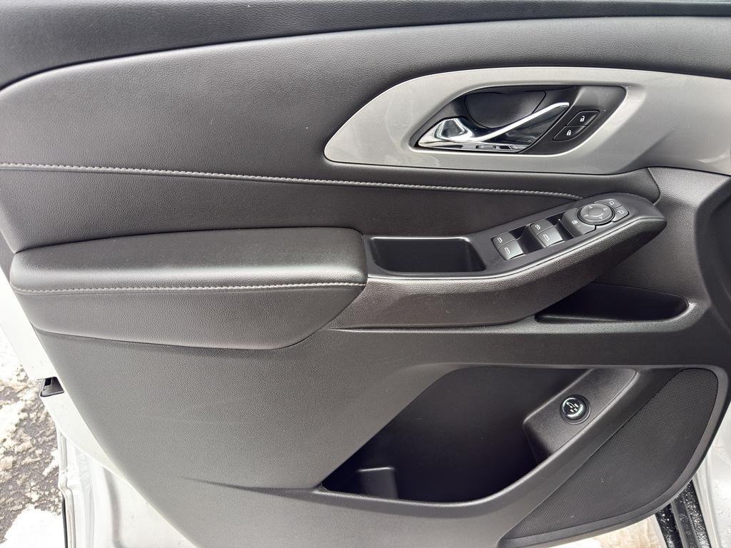 used 2022 Chevrolet Traverse car, priced at $32,695