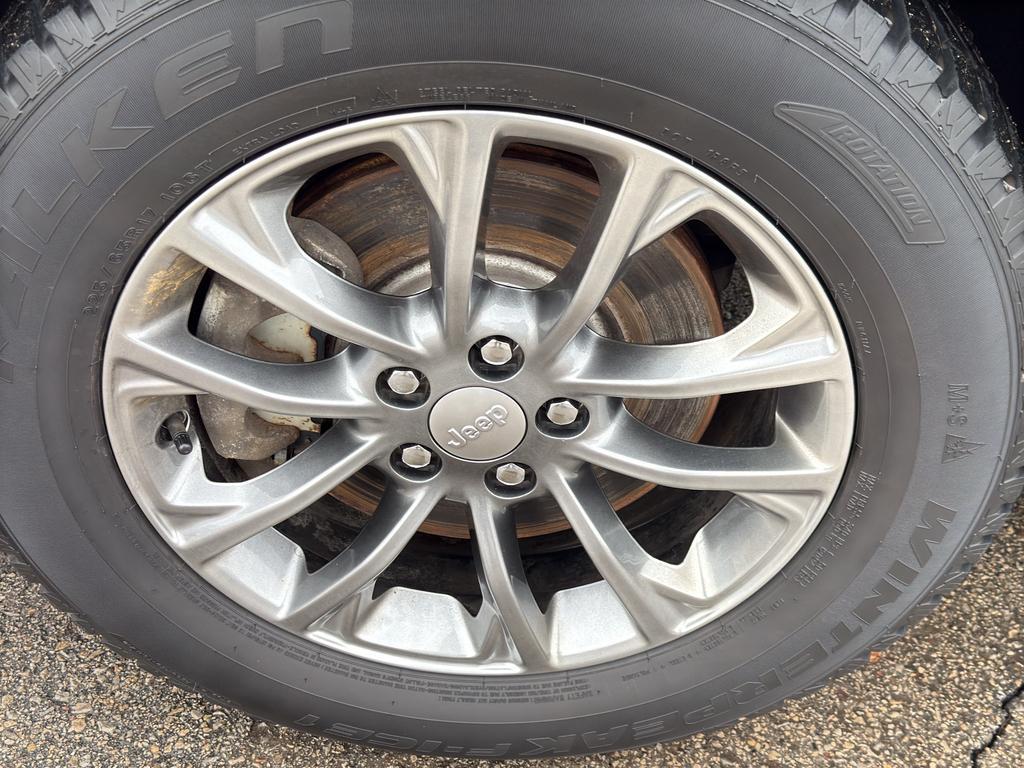 used 2021 Jeep Cherokee car, priced at $17,695