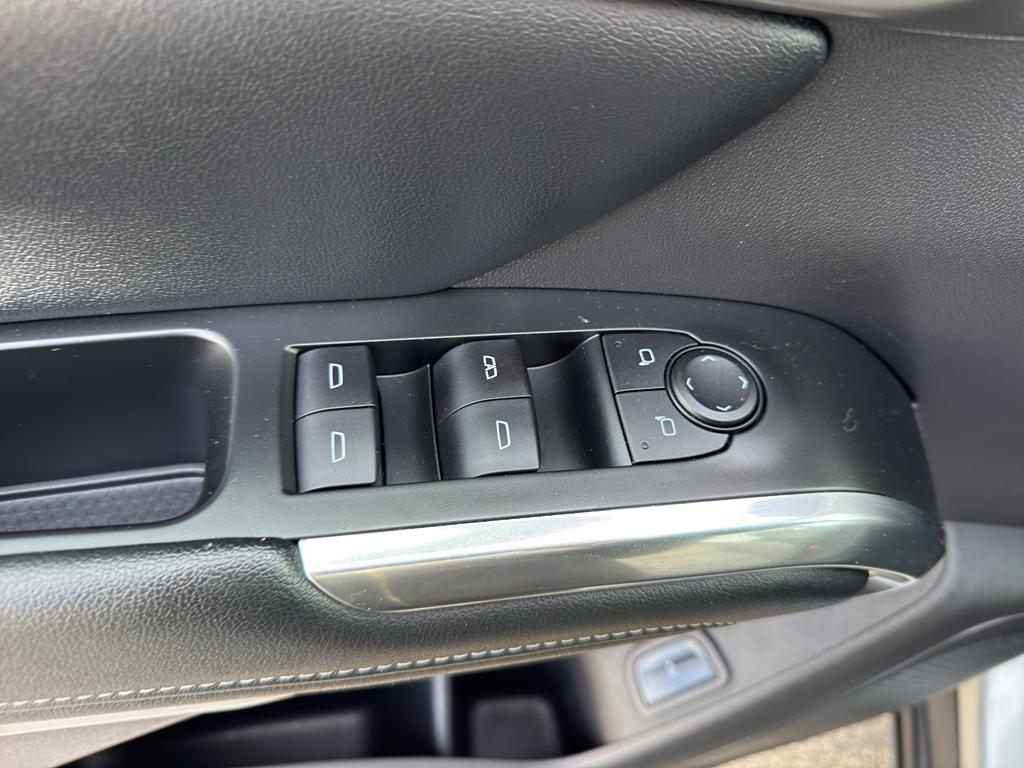 used 2024 Chevrolet Traverse car, priced at $33,799