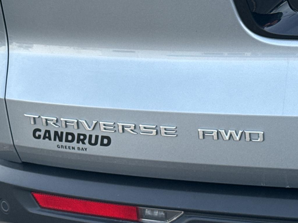 used 2024 Chevrolet Traverse car, priced at $33,799