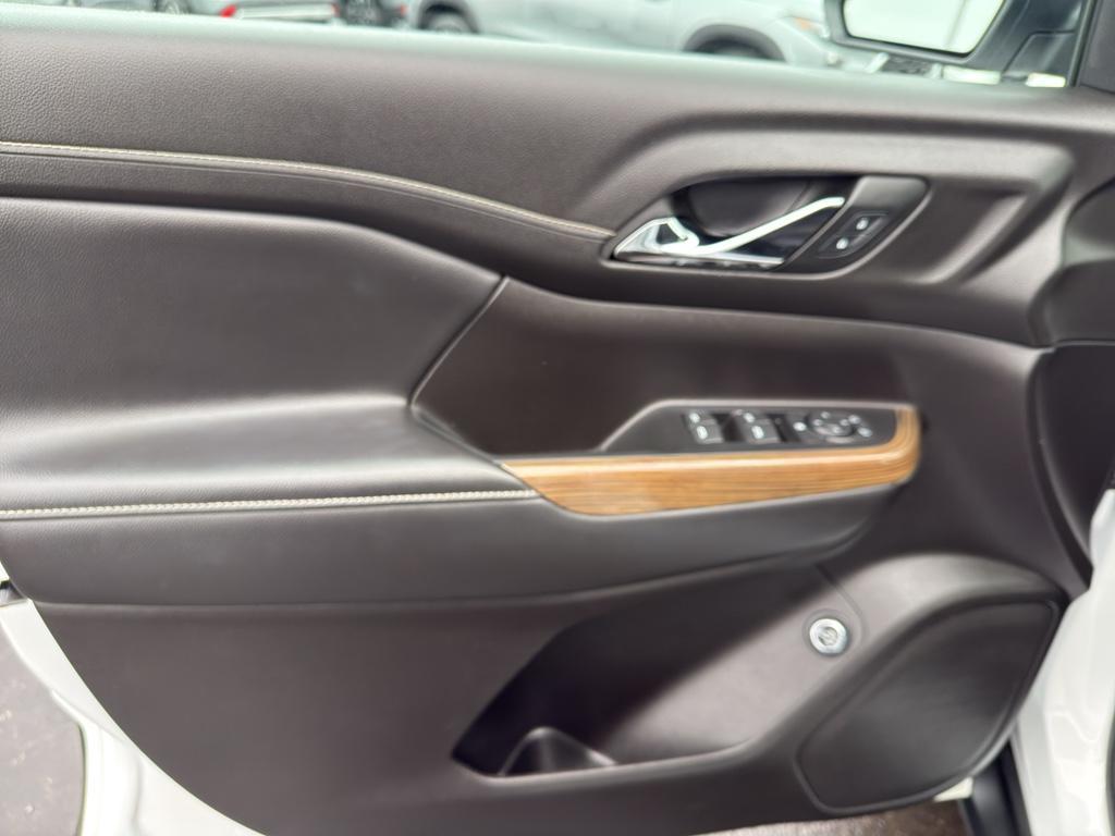 used 2023 GMC Acadia car, priced at $29,399