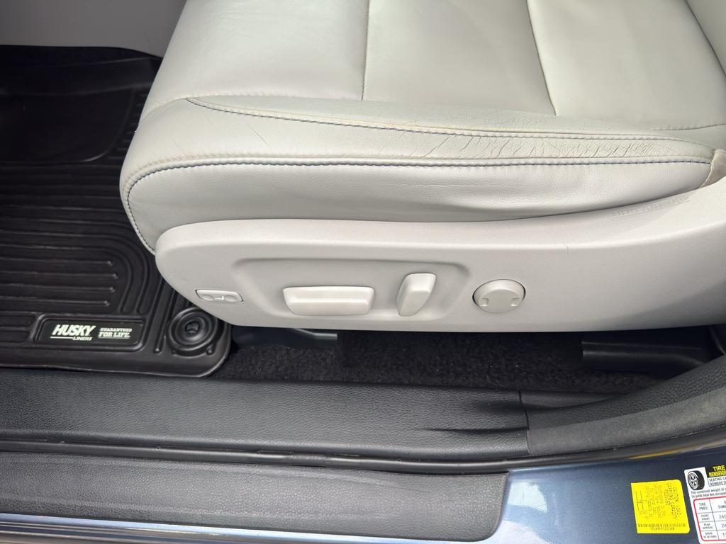 used 2016 Toyota Highlander car, priced at $19,285