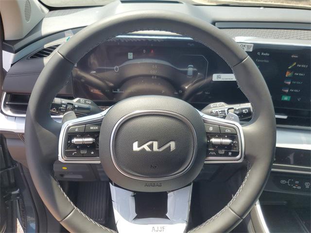 new 2026 Kia Carnival Hybrid car, priced at $53,058