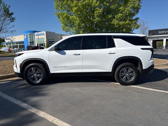 used 2024 Chevrolet Traverse car, priced at $35,090