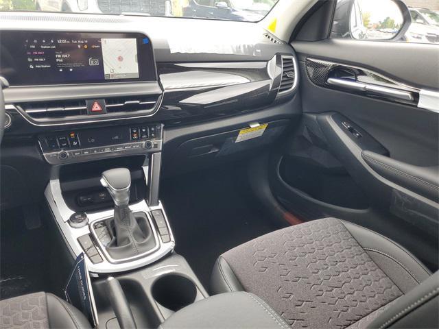 new 2025 Kia Seltos car, priced at $27,807