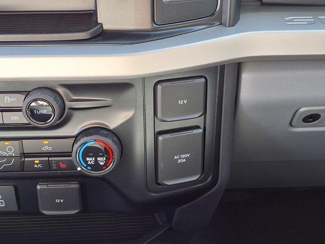 new 2025 Ford F-450 car, priced at $71,670