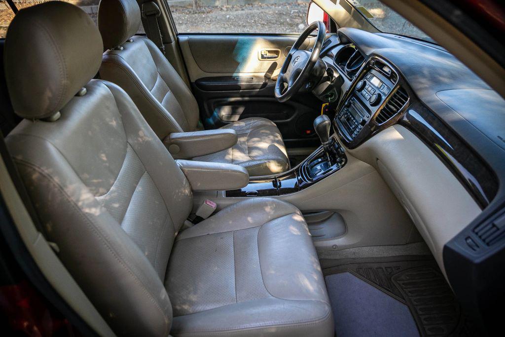 used 2002 Toyota Highlander car, priced at $6,999