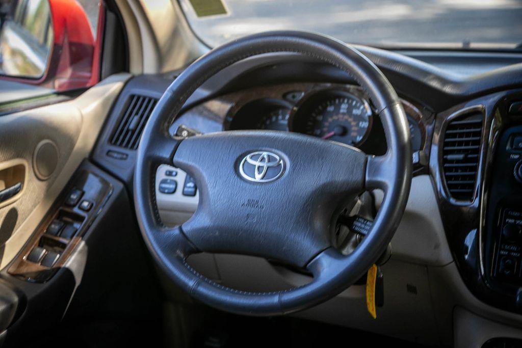 used 2002 Toyota Highlander car, priced at $6,999