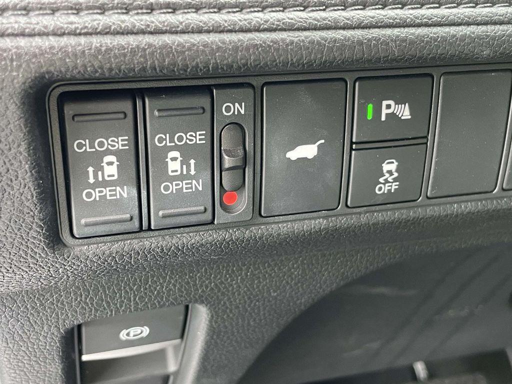 used 2025 Honda Odyssey car, priced at $44,995
