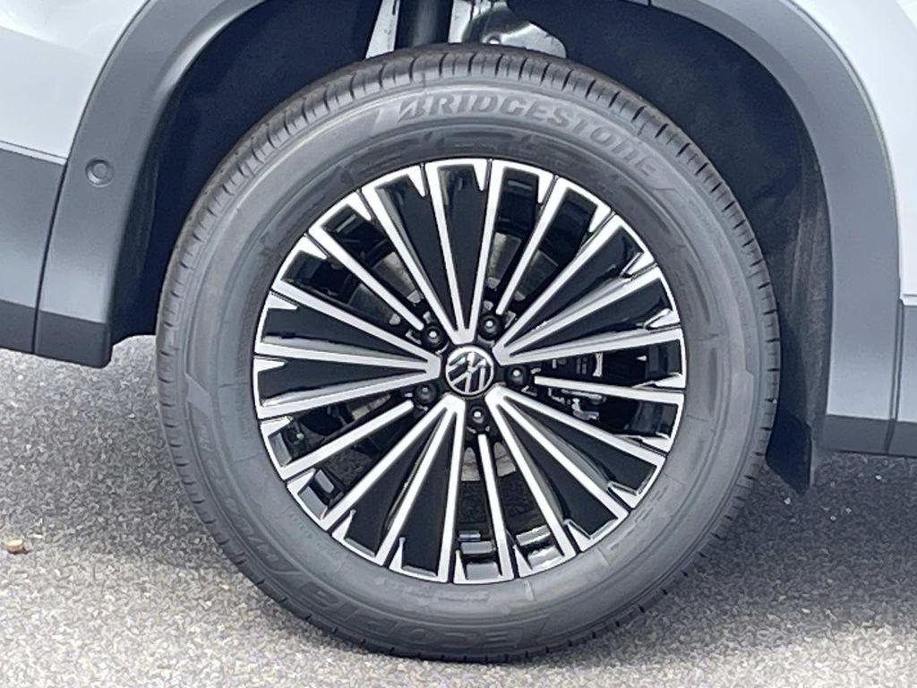 new 2026 Volkswagen Tiguan car, priced at $32,876