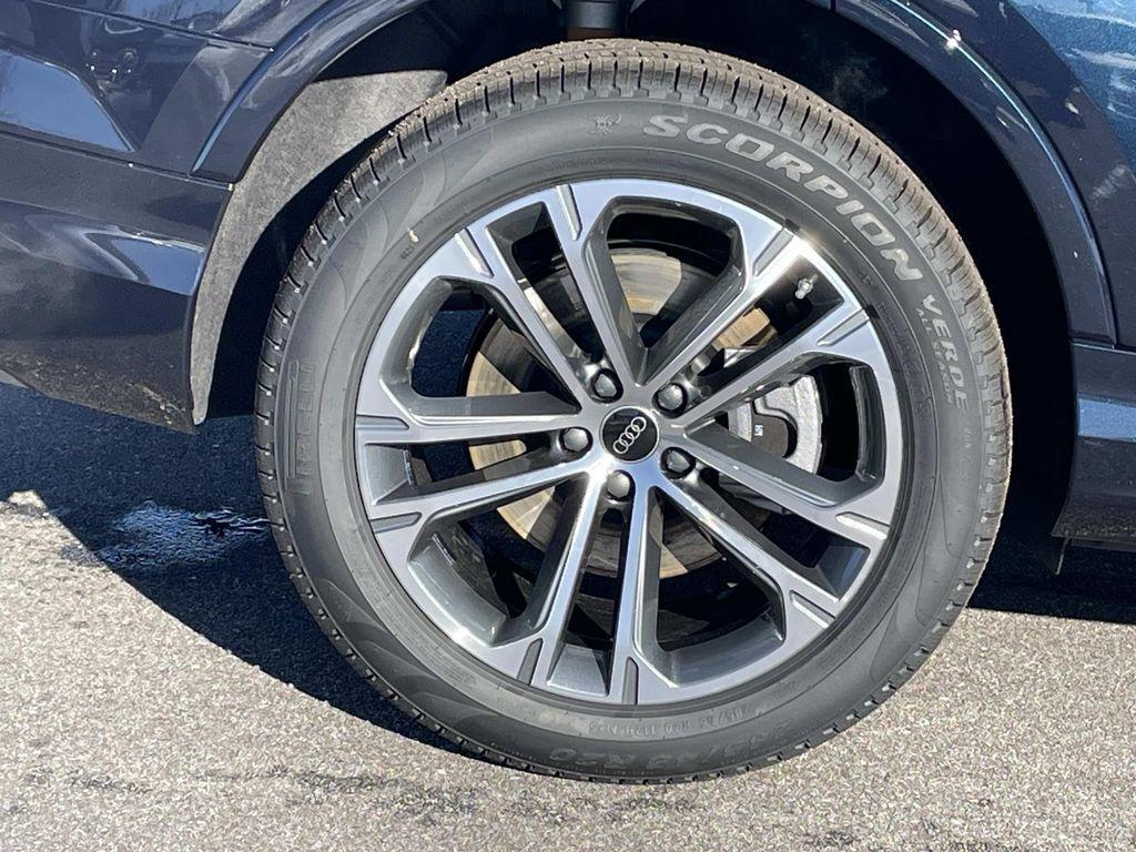 new 2026 Audi Q7 car, priced at $72,045